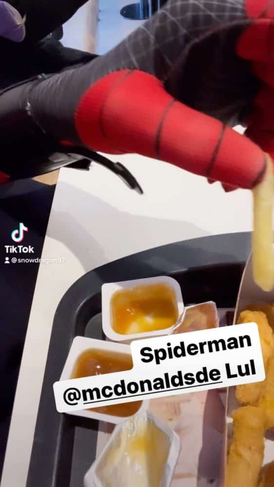 Spiderman eating chiggy nuggies Lul