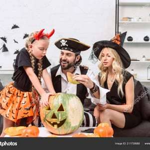 halloween costumes for family of 3